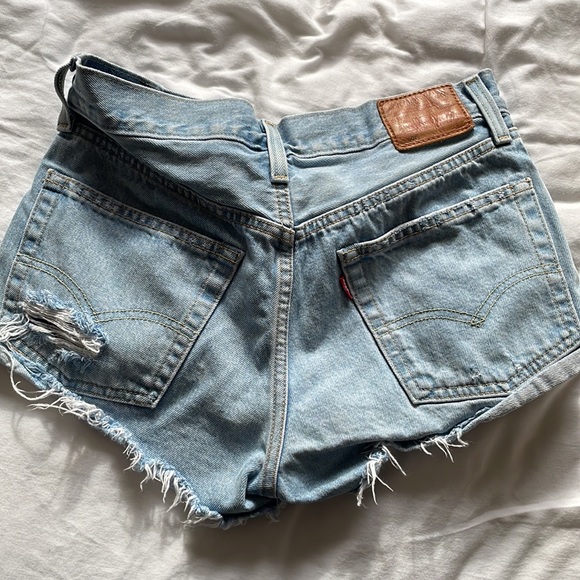 Levi’s 501 shorts - W26 - Picture 2 of 5